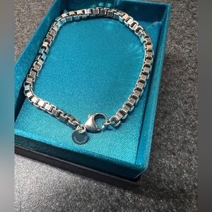 Tiffany & Co. Sterling Silver 4"mm Venetian Link Chain 8.25 In Bracelet